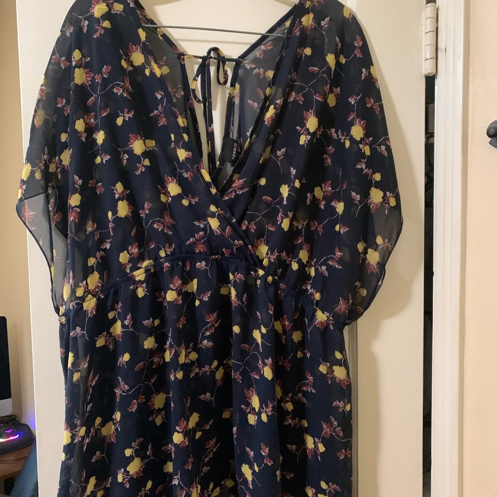 Torrid size 4 navy floral chiffon babydoll top